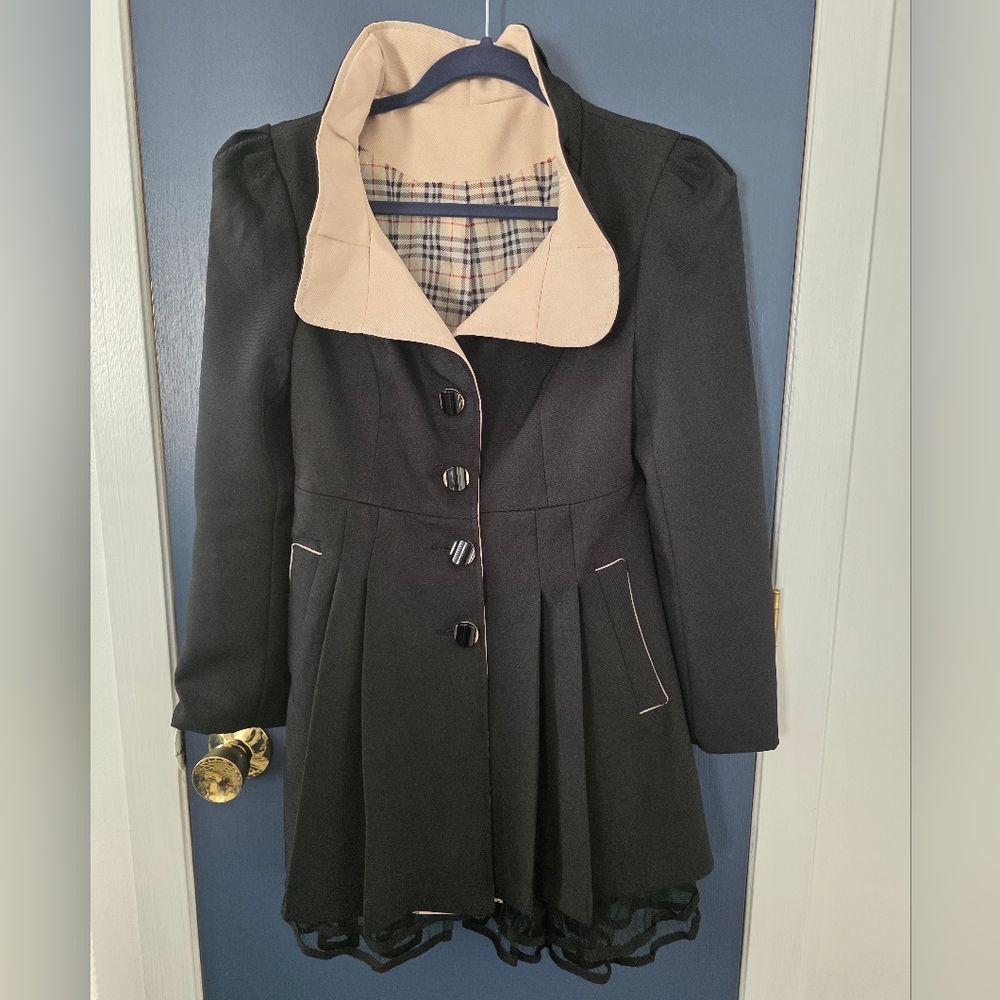 Elegant Black Women's Jacket with Plaid Lining